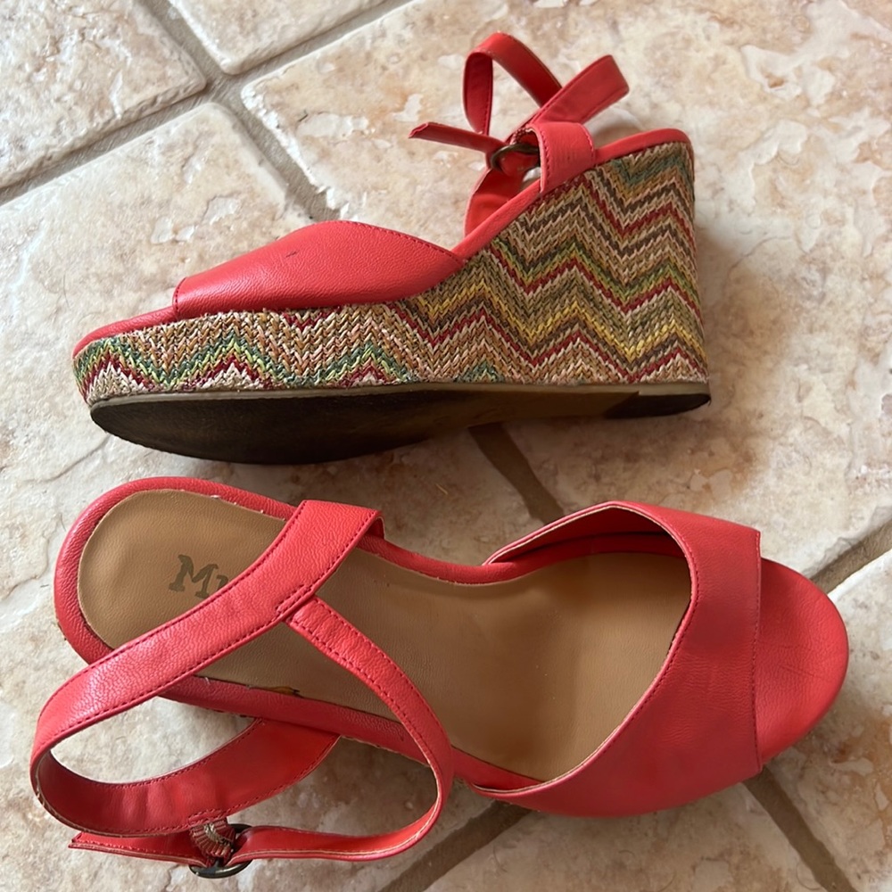 MUDD sandals size 9